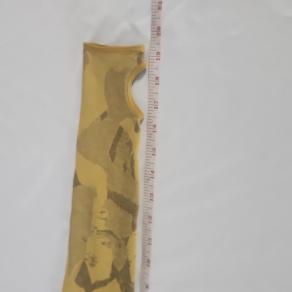 Gymshark Seamless Vital Size Small Camo Thumb Sleeve - Picture 4 of 6